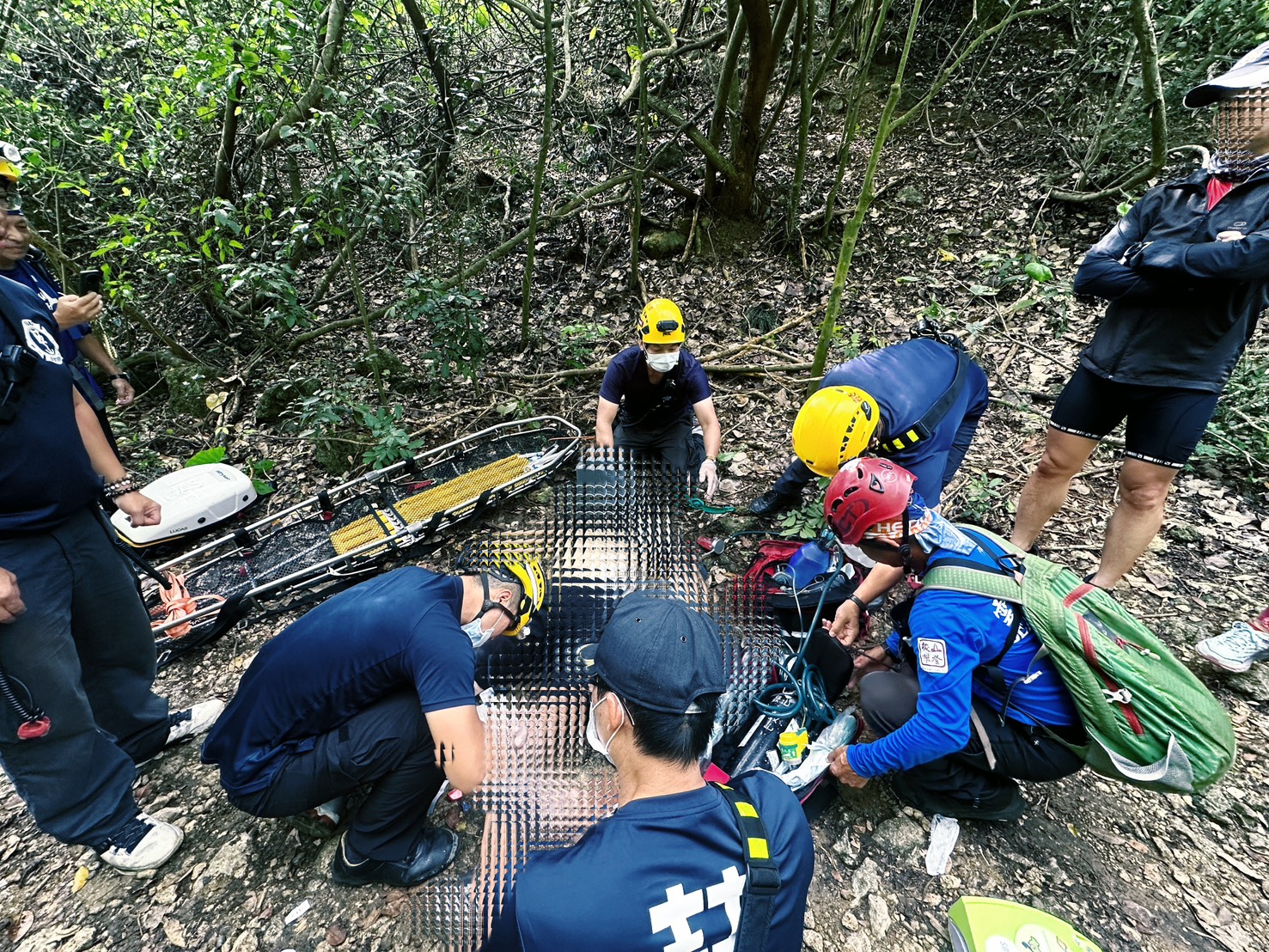 高雄崎嶇山徑的生命接力直擊鼓山消防分隊、雲豹工作隊柴壽山搶救過程 - https://www.watchmedia01.com