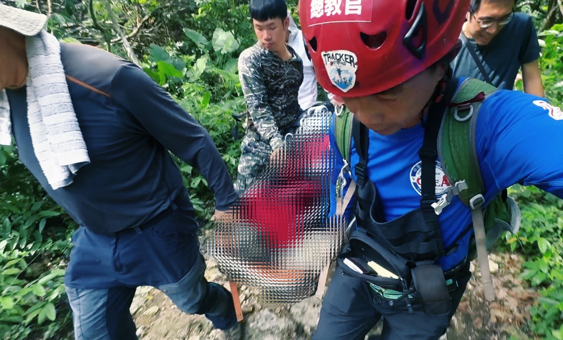 高雄崎嶇山徑的生命接力直擊鼓山消防分隊、雲豹工作隊柴壽山搶救過程 - https://www.watchmedia01.com