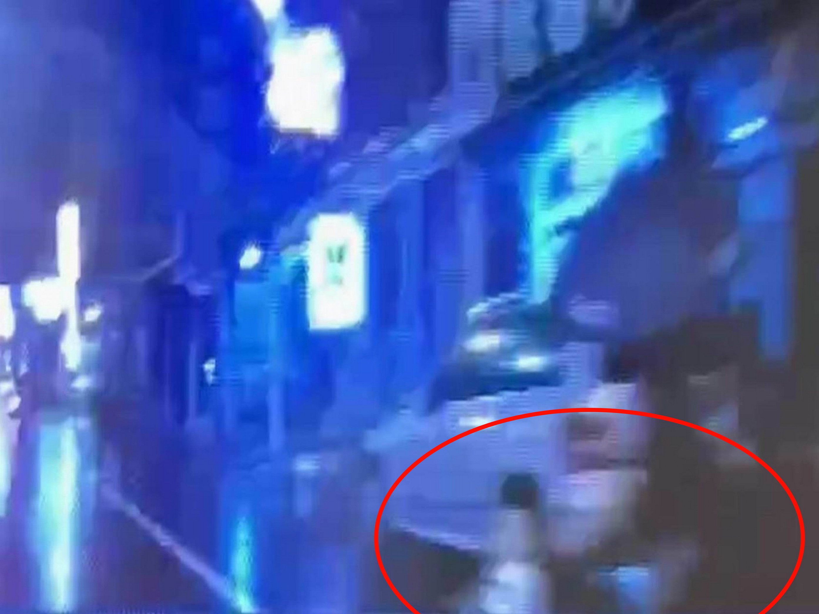 驚險一秒！秀水幼童突衝馬路　駕駛急煞驚險閃過 - https://www.watchmedia01.com