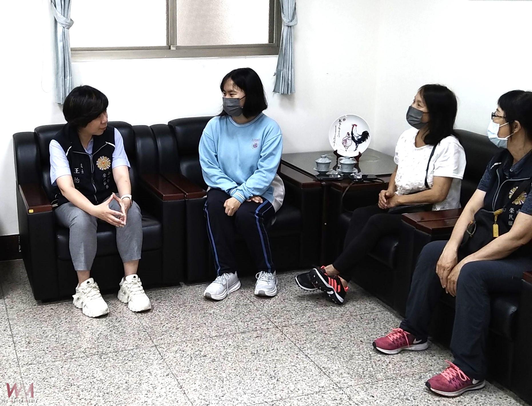 逆境奮發 勵志榜樣遺孤力爭上游考取國防大學公費生減輕家計壓力 - https://www.watchmedia01.com