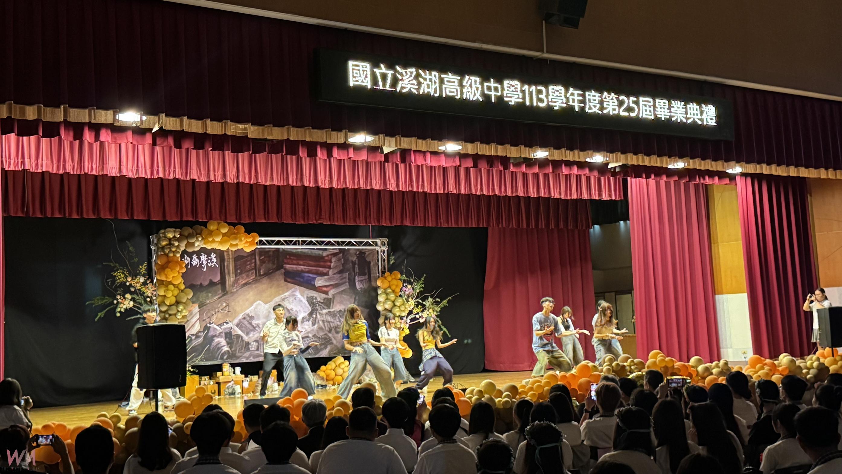 （有影片）／溪高畢業典禮變身福爾摩斯學院　創意解謎寓意三年學習歷程 - https://www.watchmedia01.com