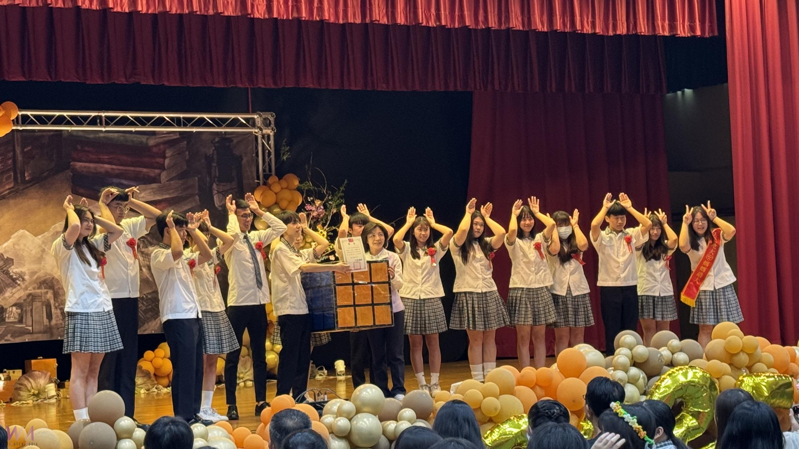 (有影片)/溪高畢業典禮變身福爾摩斯學院 創意解謎寓意三年學習歷程 - https://www.watchmedia01.com