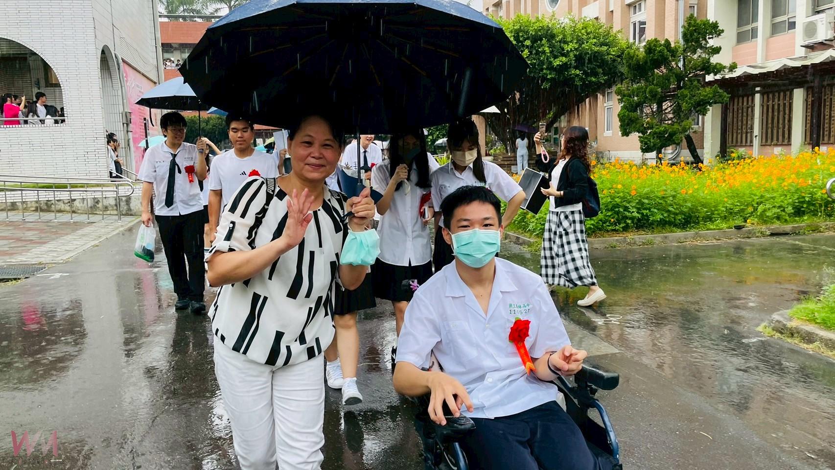 （有影片）／員林高中畢典如星河盛典　青春倒數倒映師生不捨淚光 - https://www.watchmedia01.com