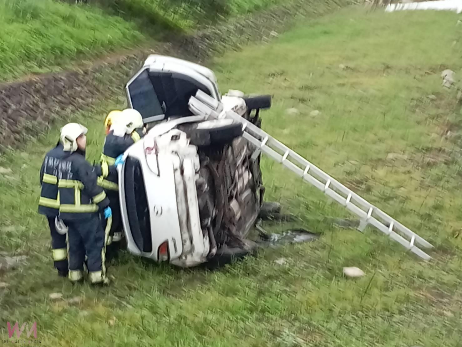 老婦駕駛自小客擦撞後翻覆大排水溝 意識清楚表示是「剎車失靈」 - https://www.watchmedia01.com