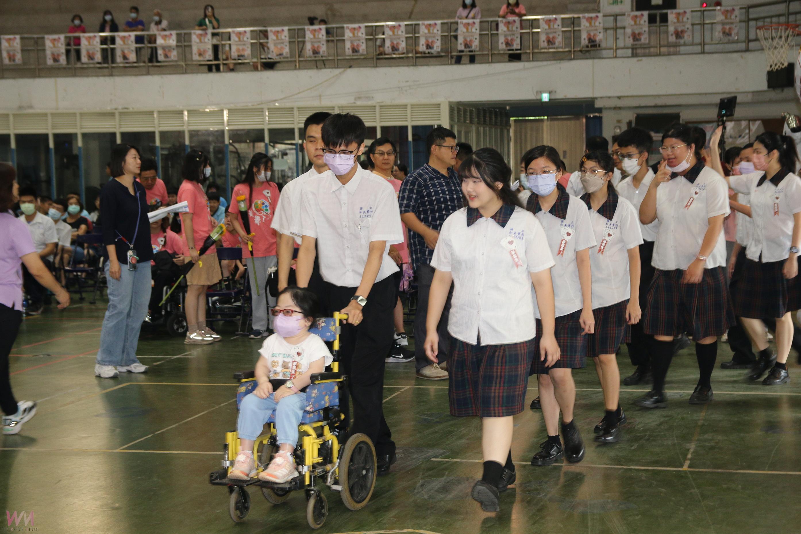 （有影片）／187位學子邁向新里程　和美實驗學校畢業典禮感人登場 - https://www.watchmedia01.com