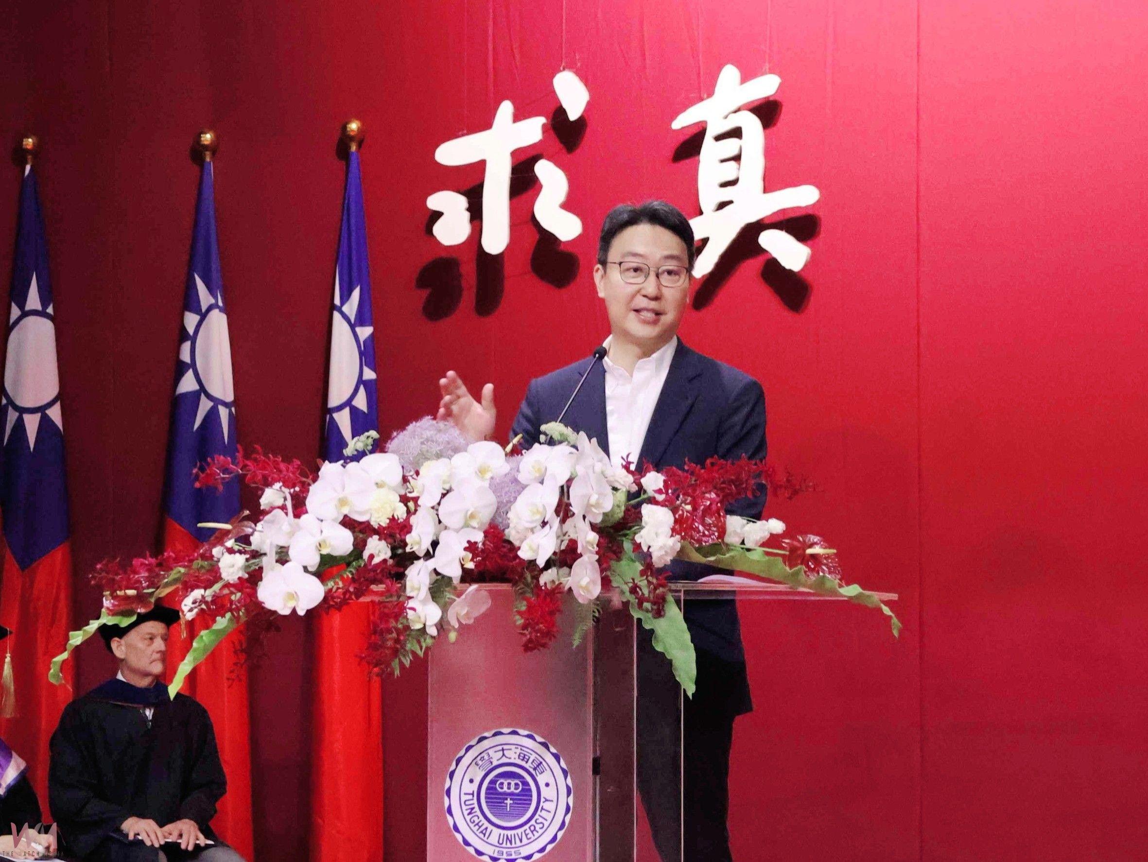 東海畢典！陳世凱勉「擁抱困難 將挫折當常態」　張國恩AI分身致詞「啟示未來」 - https://www.watchmedia01.com