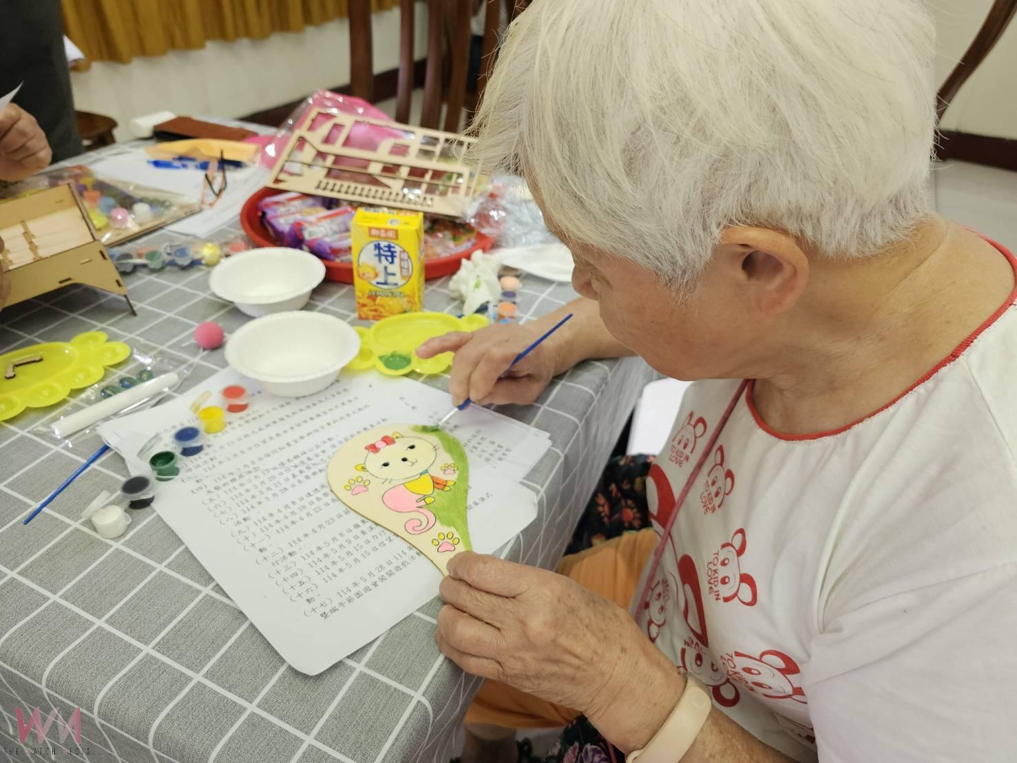 （有影片）／彰化榮家舉辦家屬聯誼座談會　DIY手作活動拉近與長輩距離 - https://www.watchmedia01.com