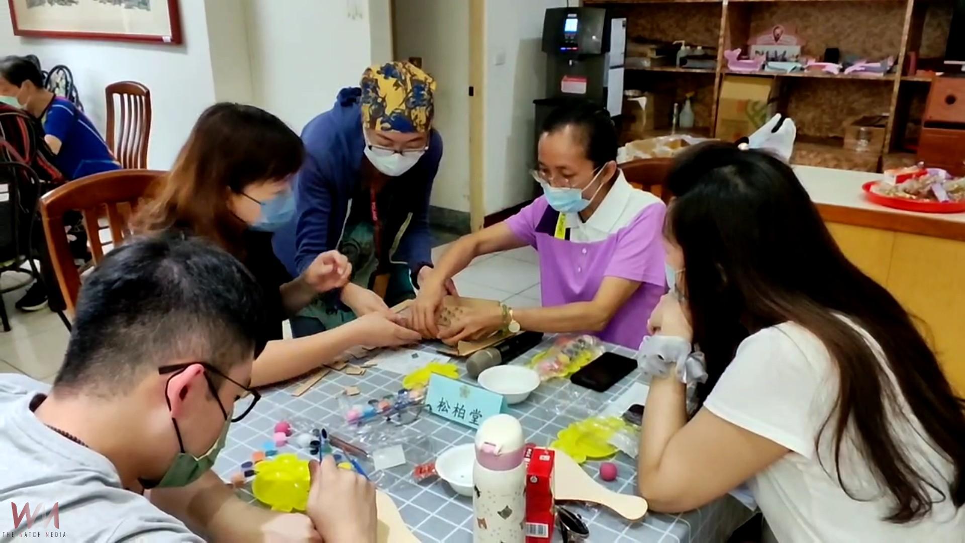 （有影片）／彰化榮家舉辦家屬聯誼座談會　DIY手作活動拉近與長輩距離 - https://www.watchmedia01.com