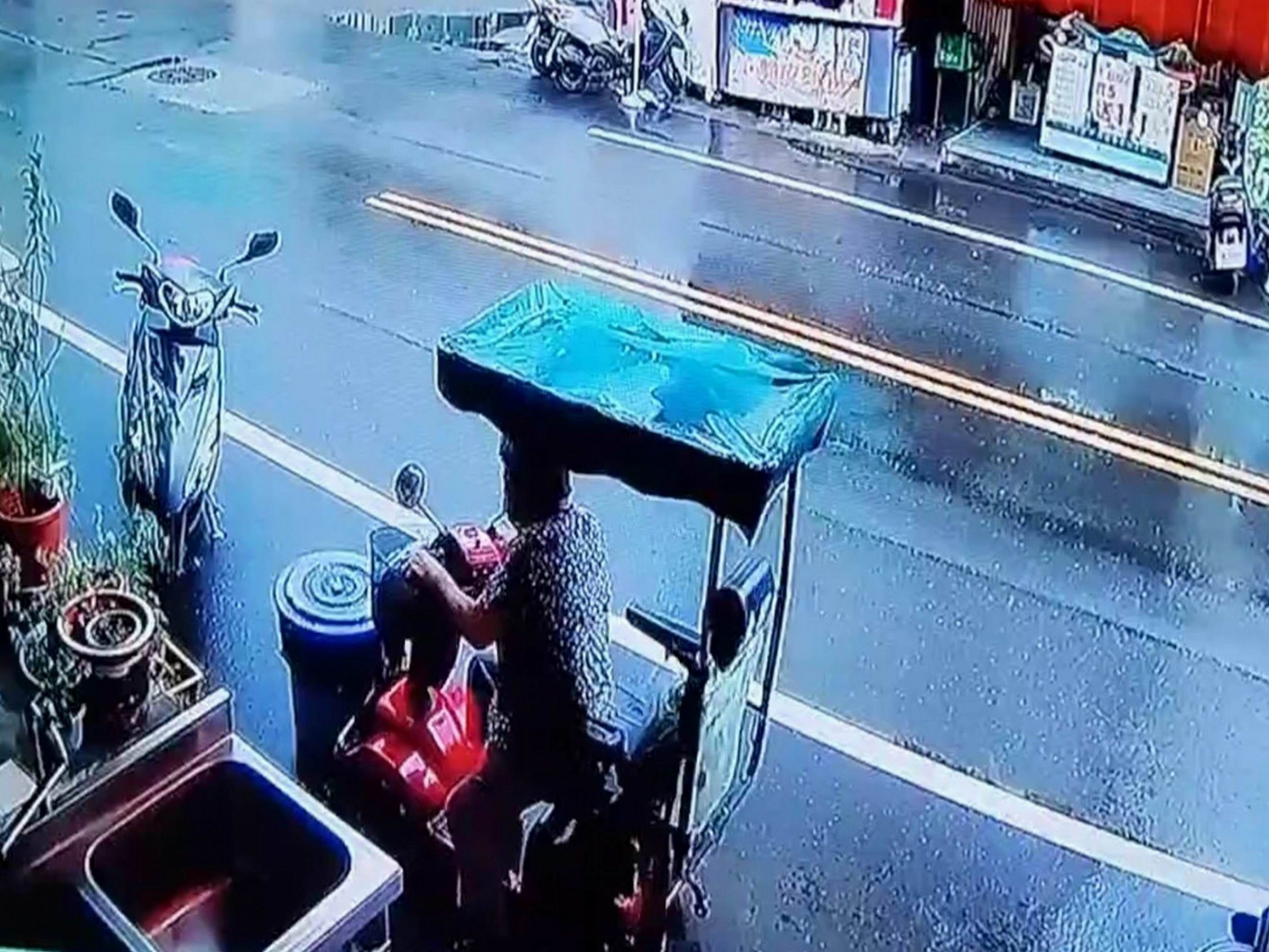 彰化阿嬤騎電動輔助車失控撞機車　肇事後神祕繞巷「逃逸」 - https://www.watchmedia01.com