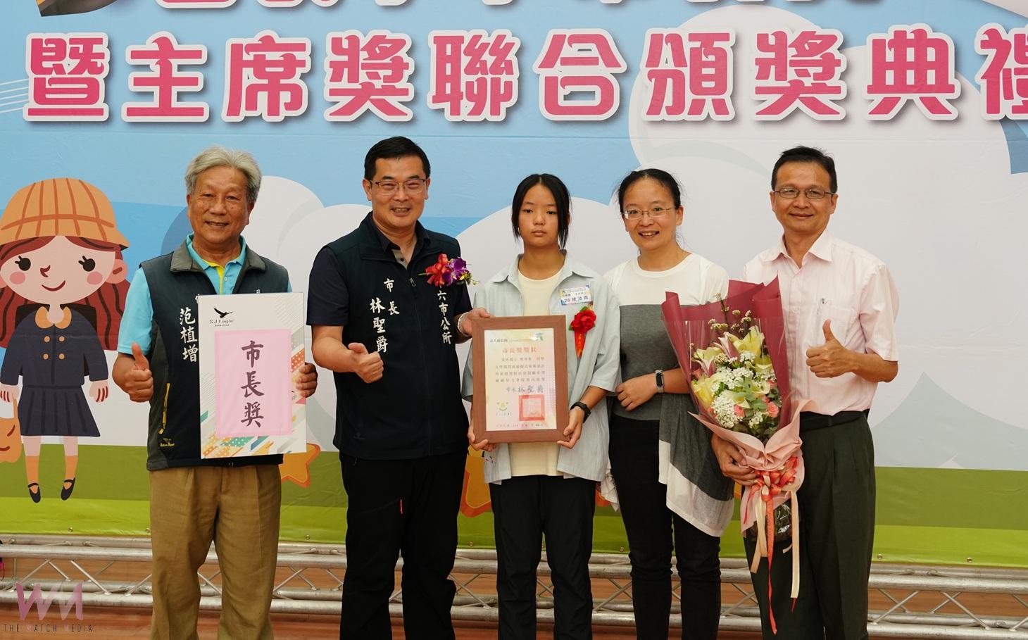 斗六108位小學畢業生獲獎 市長林聖爵勉勵勇敢追夢 - https://www.watchmedia01.com