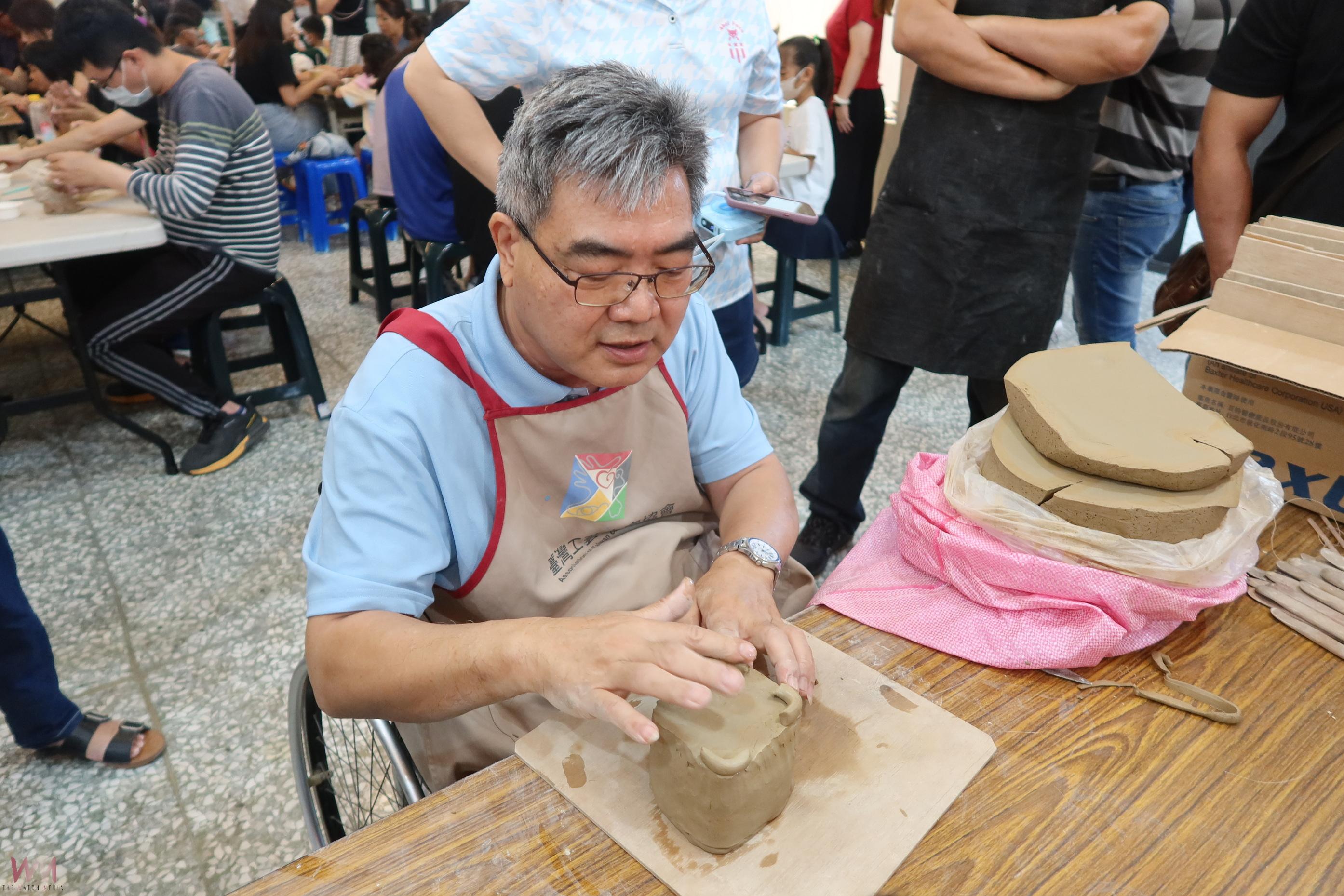 (有影片)/親子齊捏陶 藝術走進生活 彰化百人玩陶趣溫馨登場 - https://www.watchmedia01.com