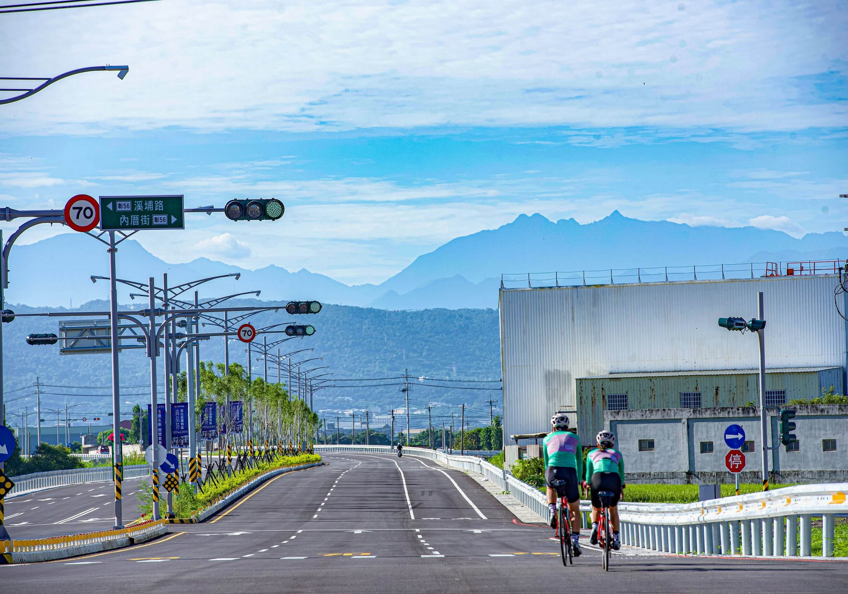 彰化東彰道路驚現玉山主峰 絕美夏日景緻震撼網友:以為來到花蓮 - https://www.watchmedia01.com
