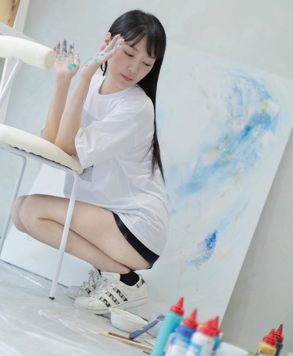 新銳藝術家YUWEI宇崴 沉默的力量 在畫布上發聲 個人首展《語言之外》 用畫筆揭開心靈的秘密 - https://www.watchmedia01.com