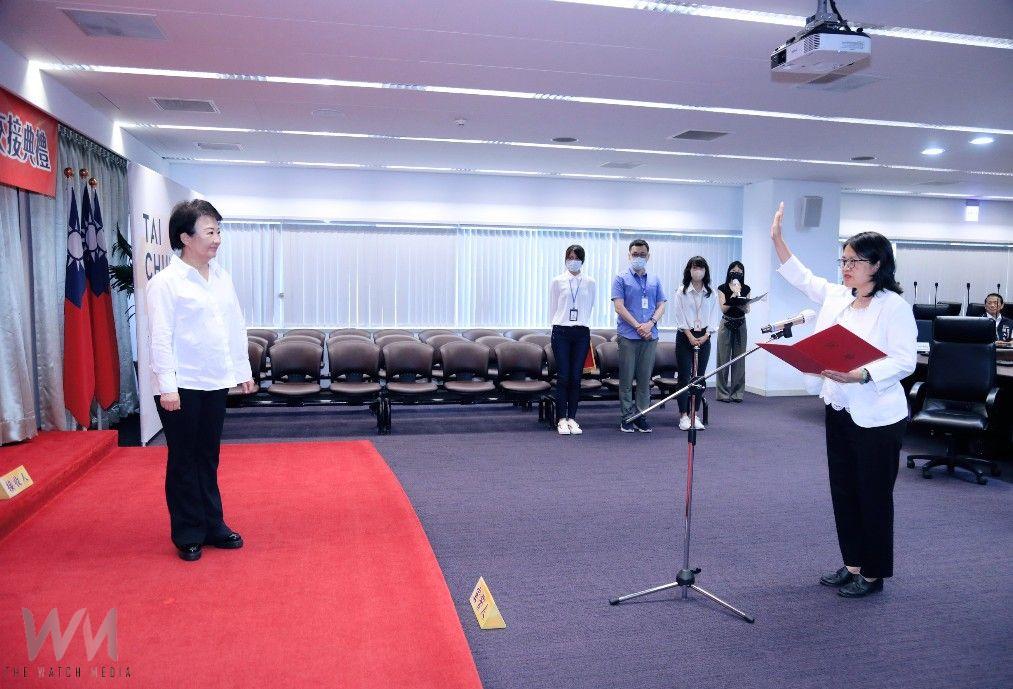 中市府人事處長交接　盧秀燕期勉新任處長陳月春持續打造友善職場 - https://www.watchmedia01.com