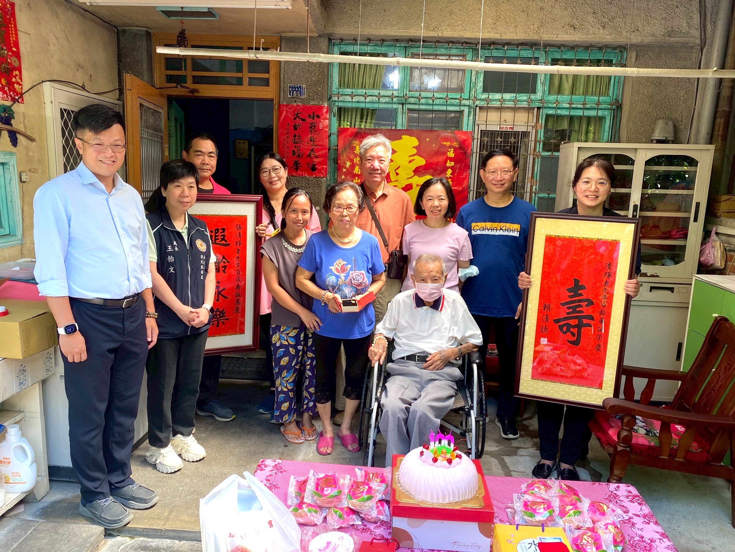 傳送溫馨祝福榮民人瑞張伯伯百歲嵩壽 - https://www.watchmedia01.com