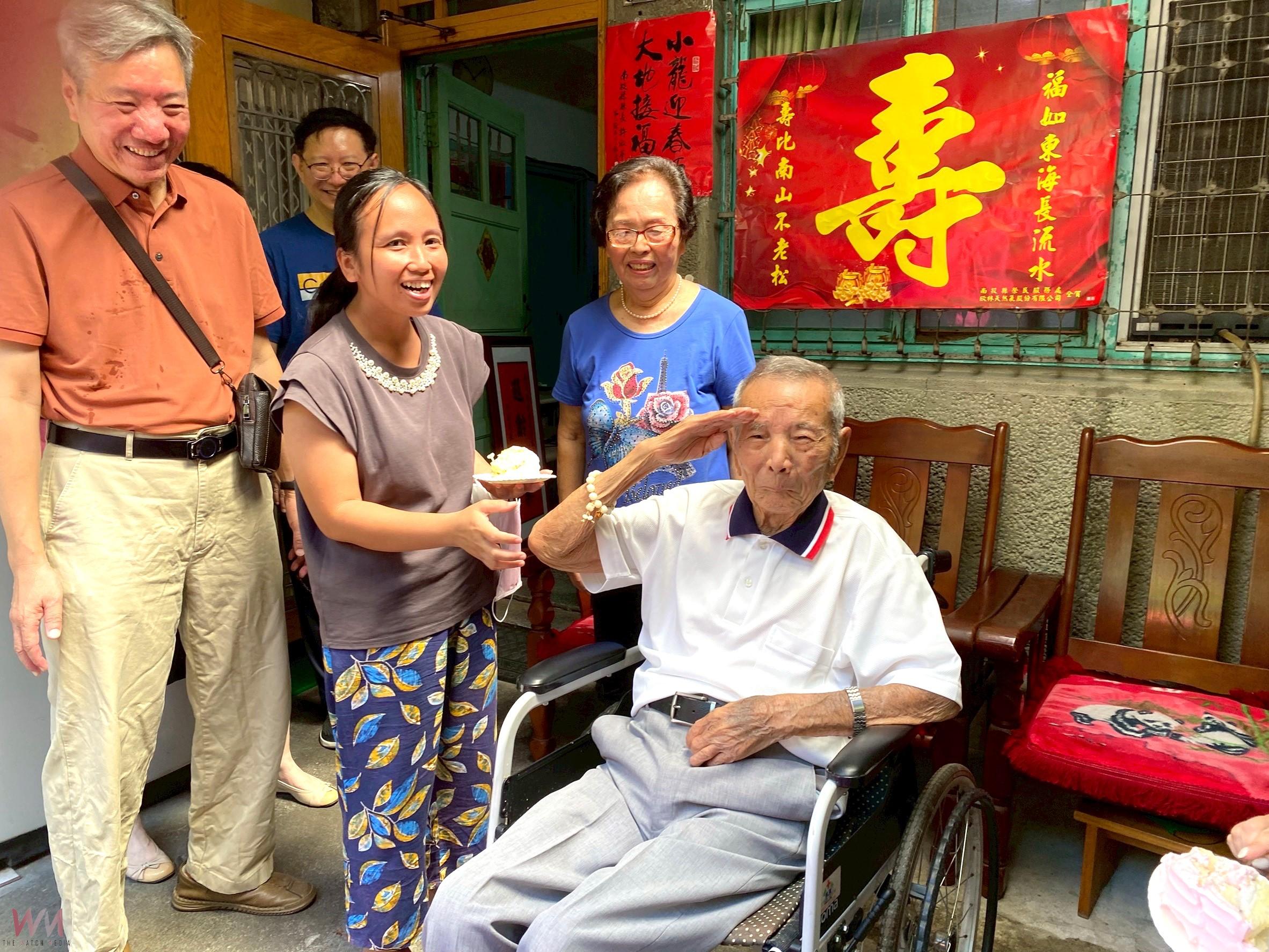 傳送溫馨祝福榮民人瑞張伯伯百歲嵩壽 - https://www.watchmedia01.com