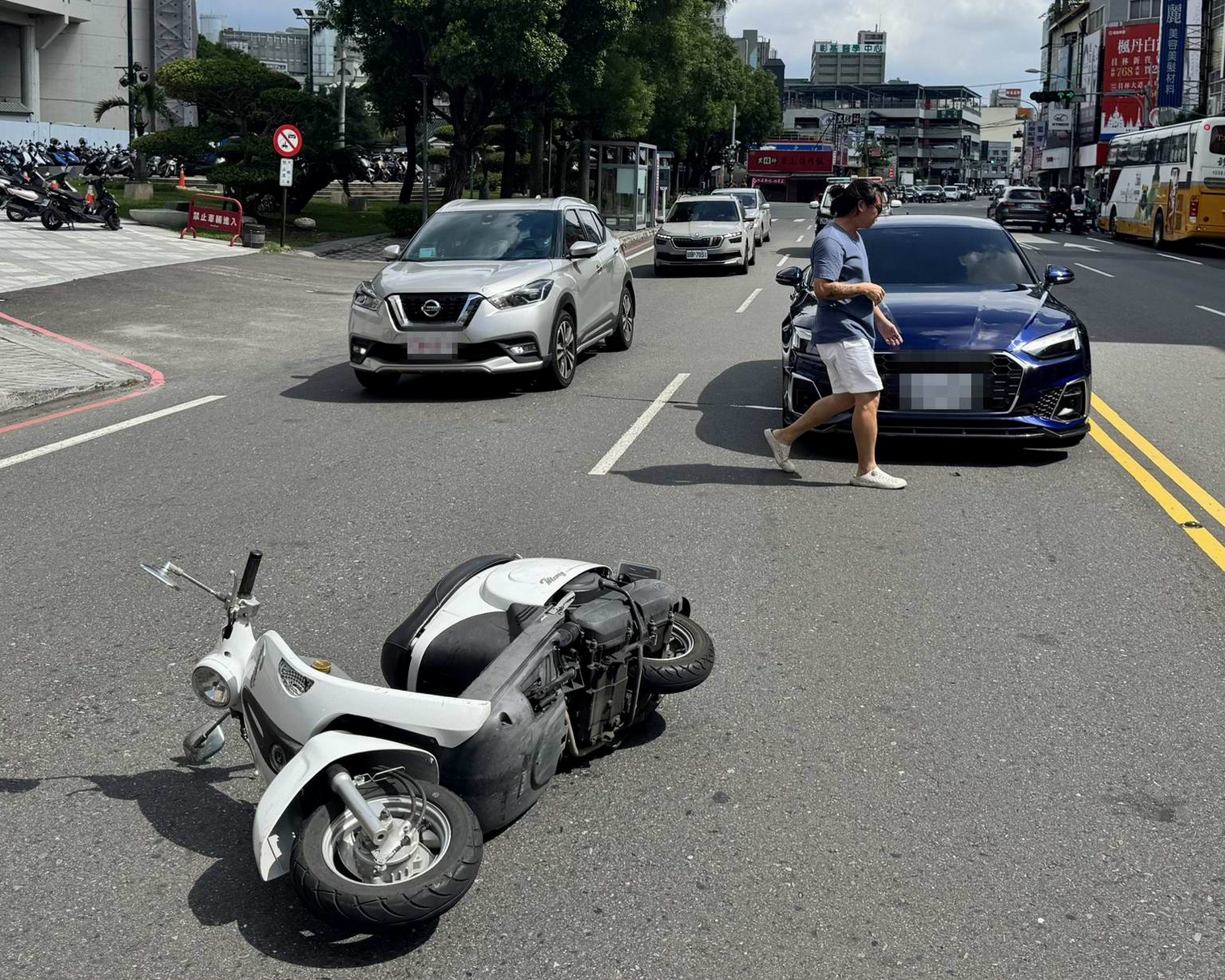 如瑪莉歐賽車上演!殘障車擦撞女騎士未停車 警方循線逮人到案 - https://www.watchmedia01.com