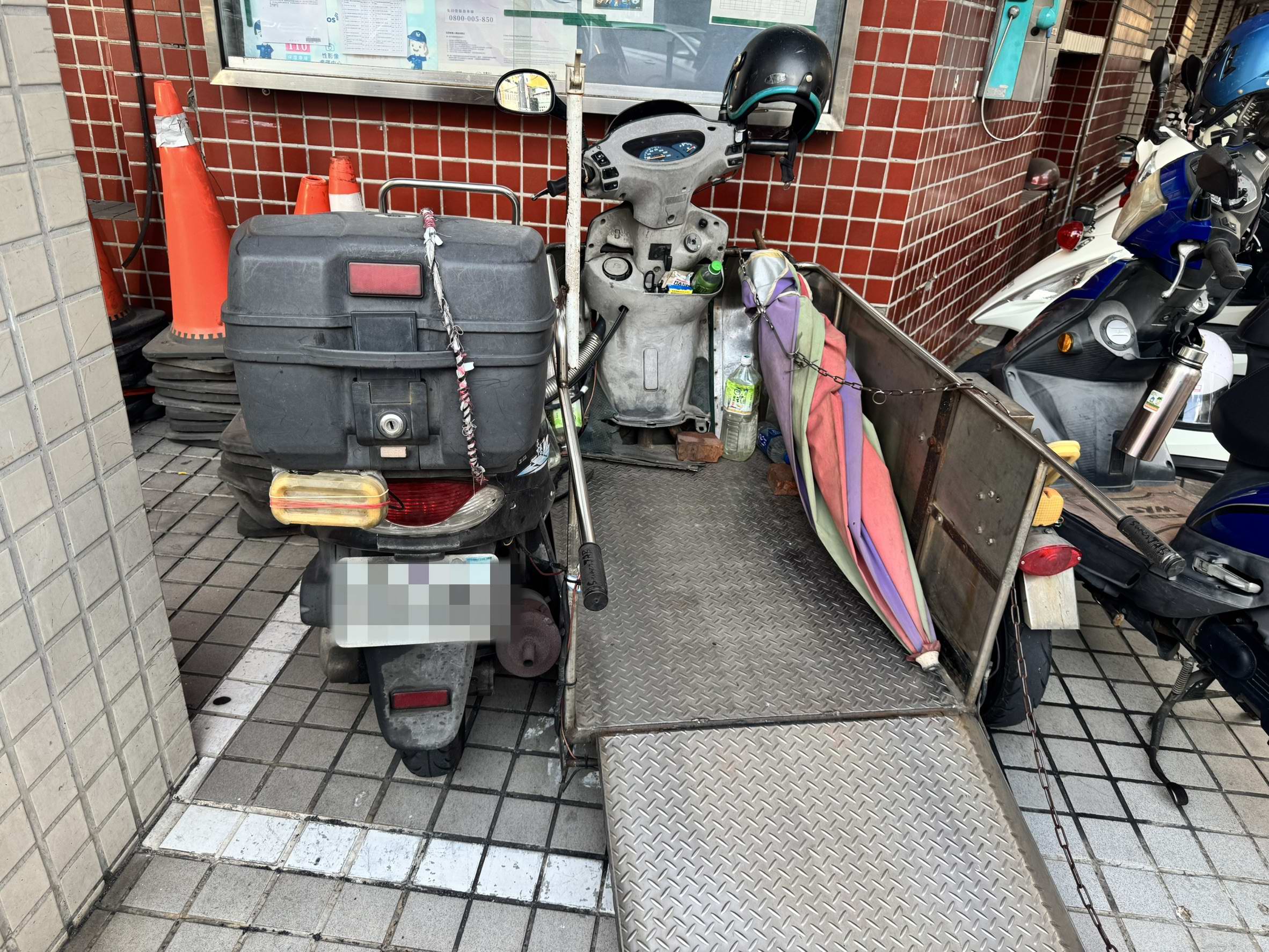 如瑪莉歐賽車上演！殘障車擦撞女騎士未停車　警方循線逮人到案 - https://www.watchmedia01.com
