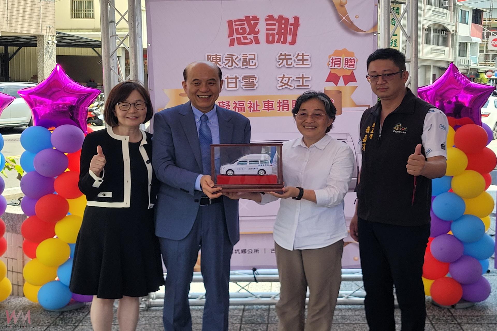 古坑女婿伉儷愛無距離 捐贈無礙福祉車造福鄉親 - https://www.watchmedia01.com