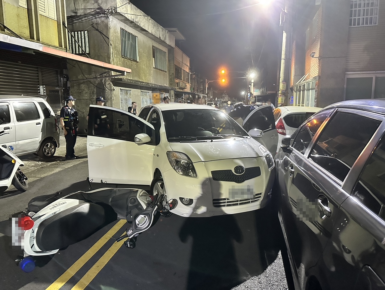 車未上鎖遭偷竊 警方守株待兔竊嫌衝撞警車被逮 - https://www.watchmedia01.com