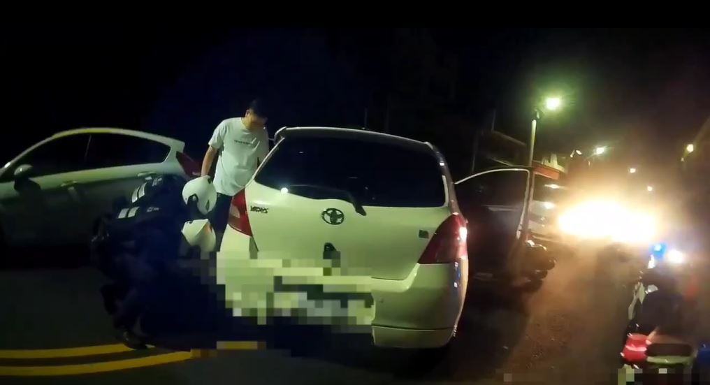 車未上鎖遭偷竊 警方守株待兔竊嫌衝撞警車被逮 - https://www.watchmedia01.com