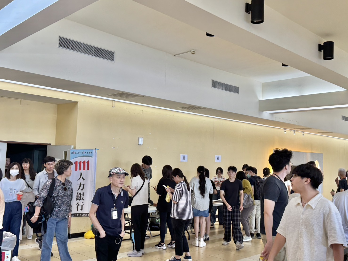 從記者到工程師都在學！1111人力銀行AI培訓班爆紅 逾500人搶報名 - https://www.watchmedia01.com
