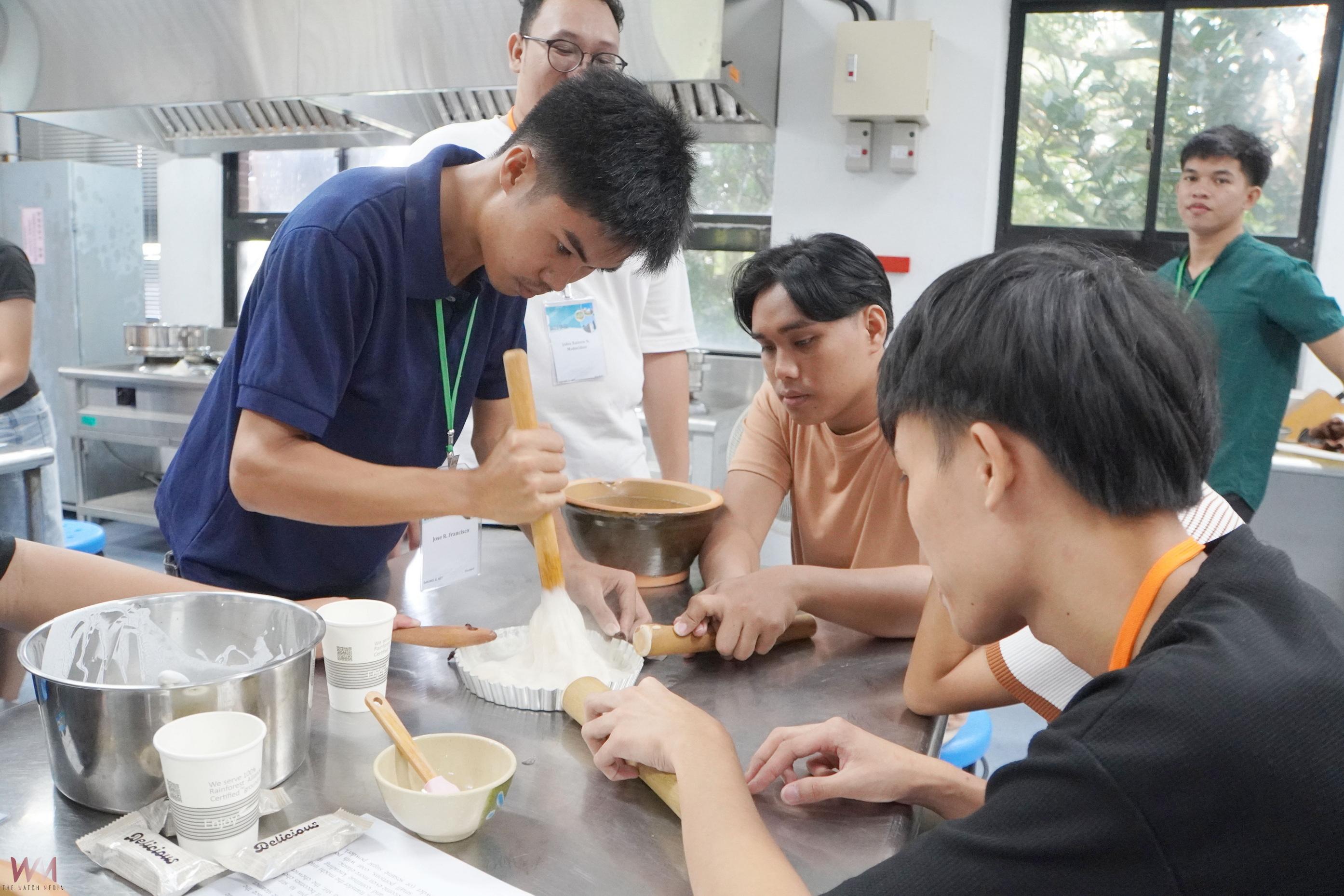 菲律賓遊學大葉大學　DIY麻糬、擂茶　深度體驗台灣飲食文化 - https://www.watchmedia01.com