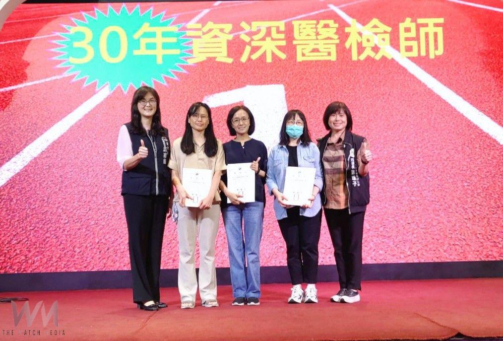 台中市衛生局表揚資深醫事檢驗師　肯定專業貢獻守護市民健康 - https://www.watchmedia01.com