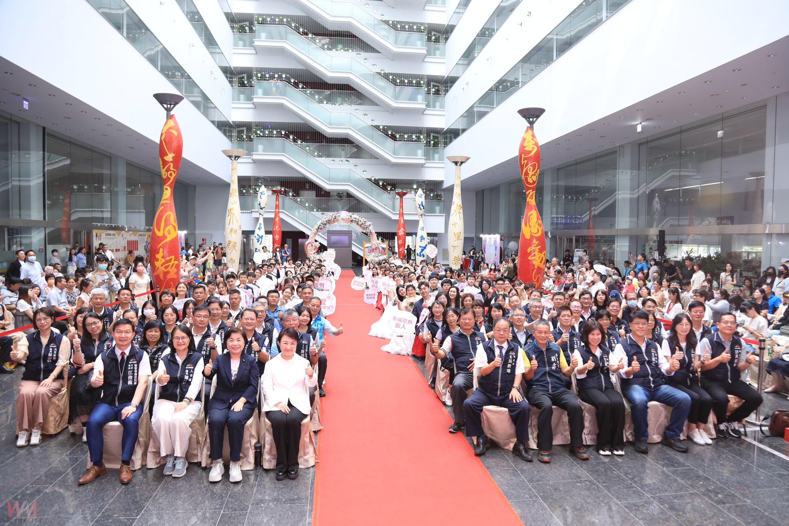 幸福巴士啟航!中市50對新人市府浪漫完婚 愛與承諾締結幸福良緣 - https://www.watchmedia01.com