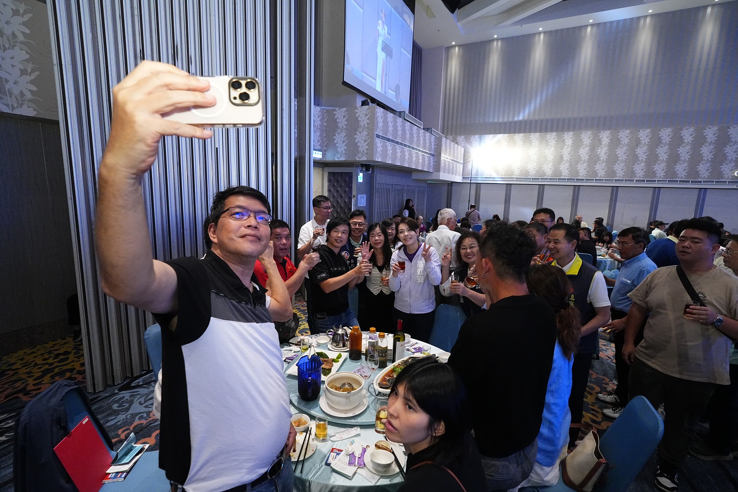 高虹安人氣不減　民眾熱情要求合影 - https://www.watchmedia01.com