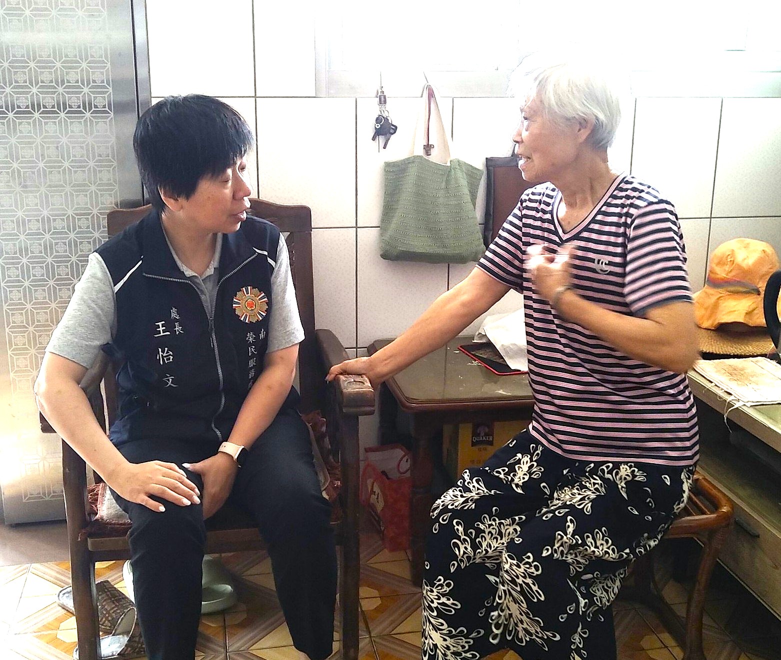 南投縣榮服處轉贈涼感衣 清涼送暖關懷榮民眷 - https://www.watchmedia01.com