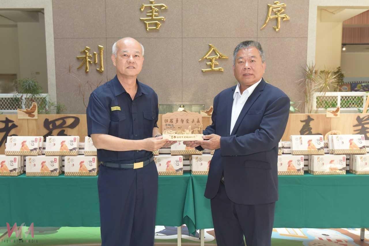 感念打擊犯罪有成　企業贈滴雞精為嘉警加油打氣 - https://www.watchmedia01.com