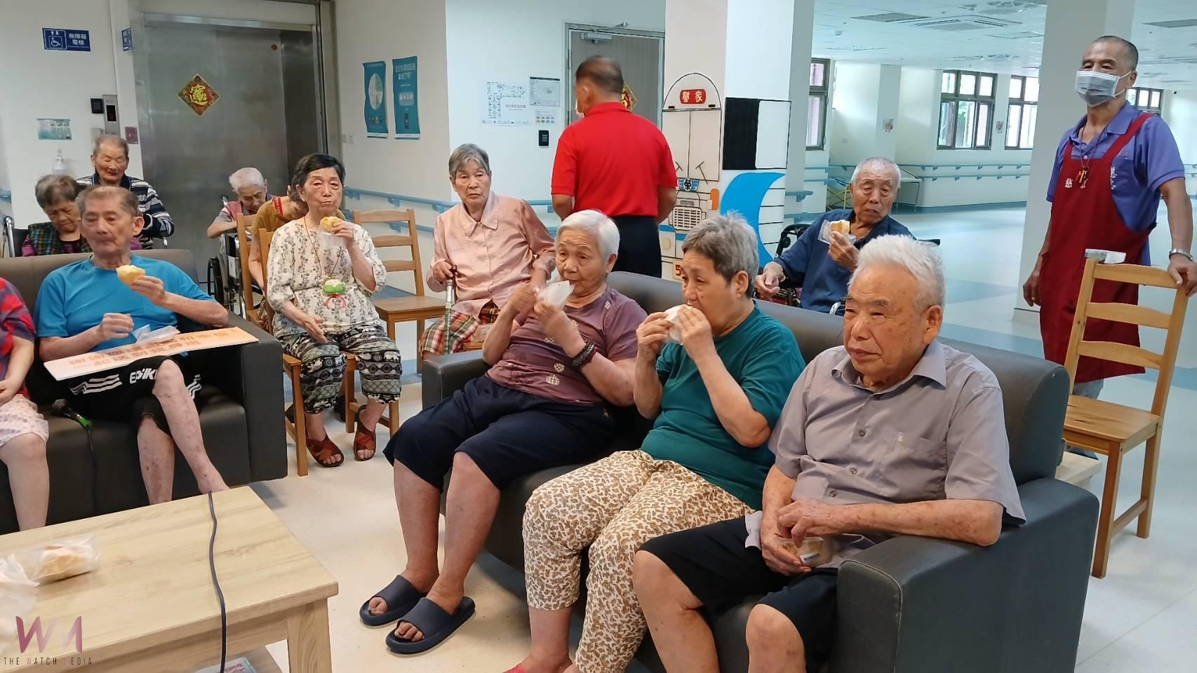 推廣低醣飲食　減醣市集廠商捐贈健康點心至彰化榮家 - https://www.watchmedia01.com