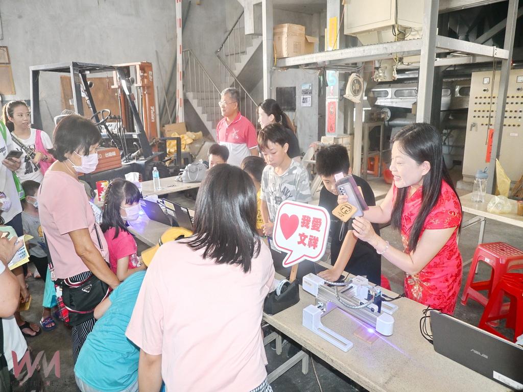 花壇鄉花筍節國小學童拚經濟 文祥國小畢旅經費鐳雕DIY攤位成亮點 - https://www.watchmedia01.com