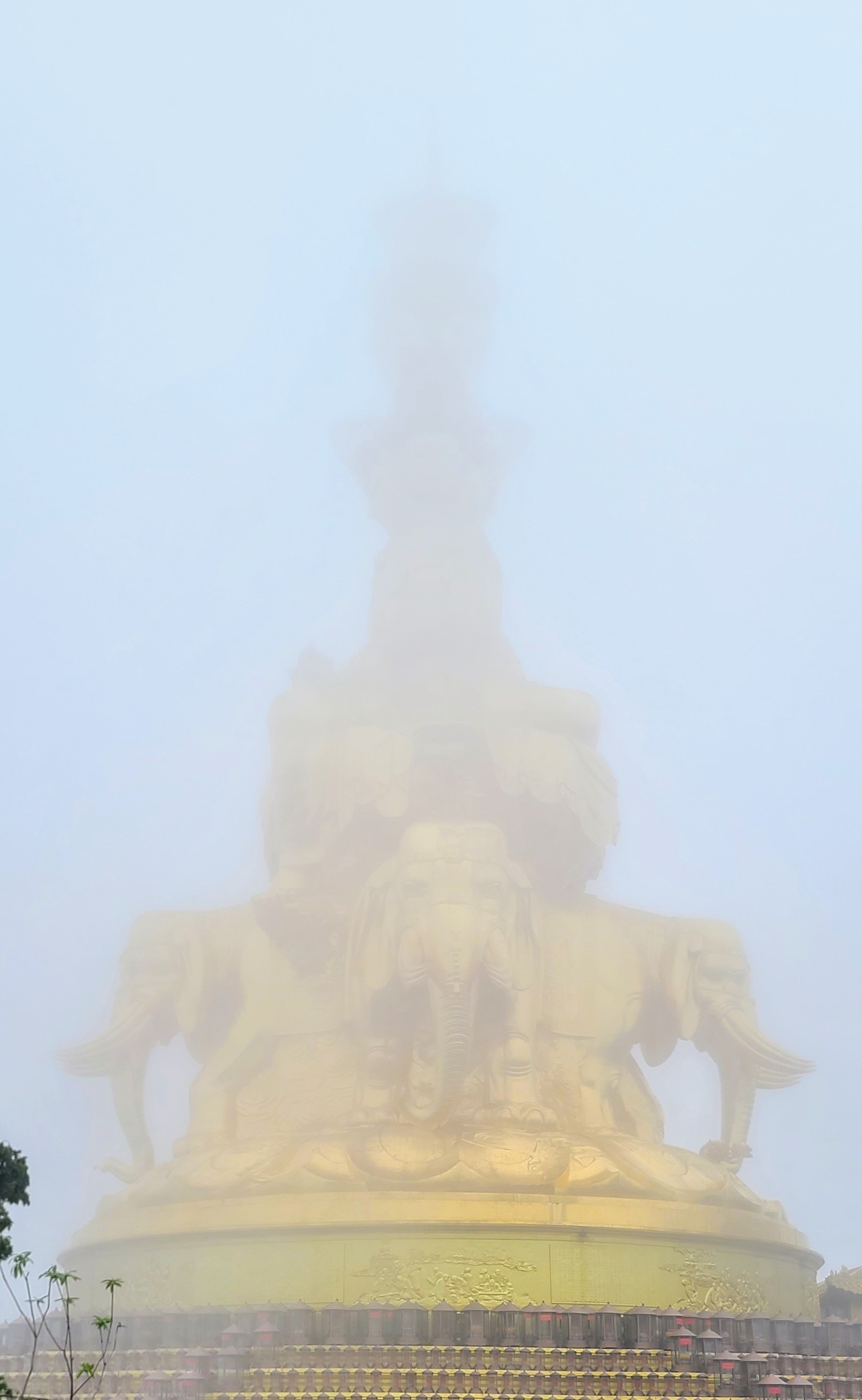 文明缺位：亟待整治的峨眉山 - https://www.watchmedia01.com