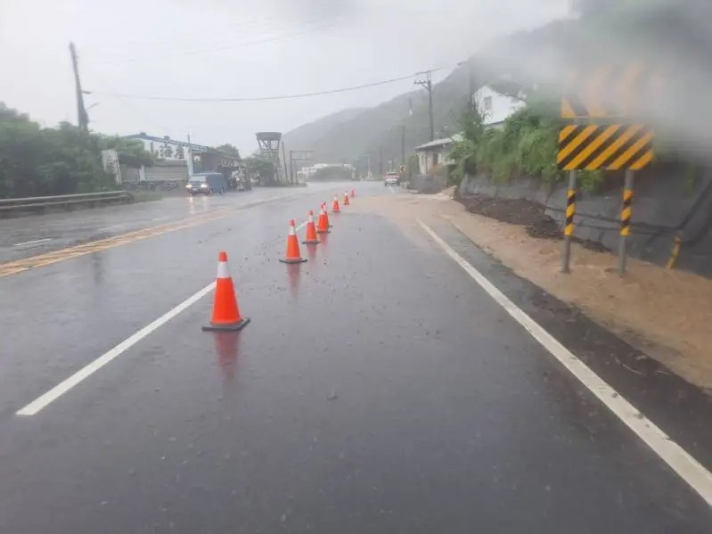 颱風丹娜絲強襲台東！台9線太麻里爆發土石流車潮回堵 - https://www.watchmedia01.com