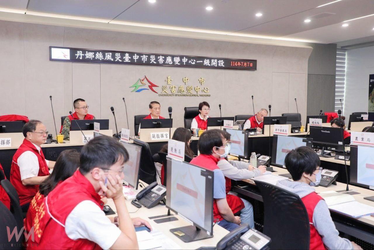 丹娜絲颱風轉弱 盧秀燕坐鎮應變中心 指示全力協助家戶善後 - https://www.watchmedia01.com
