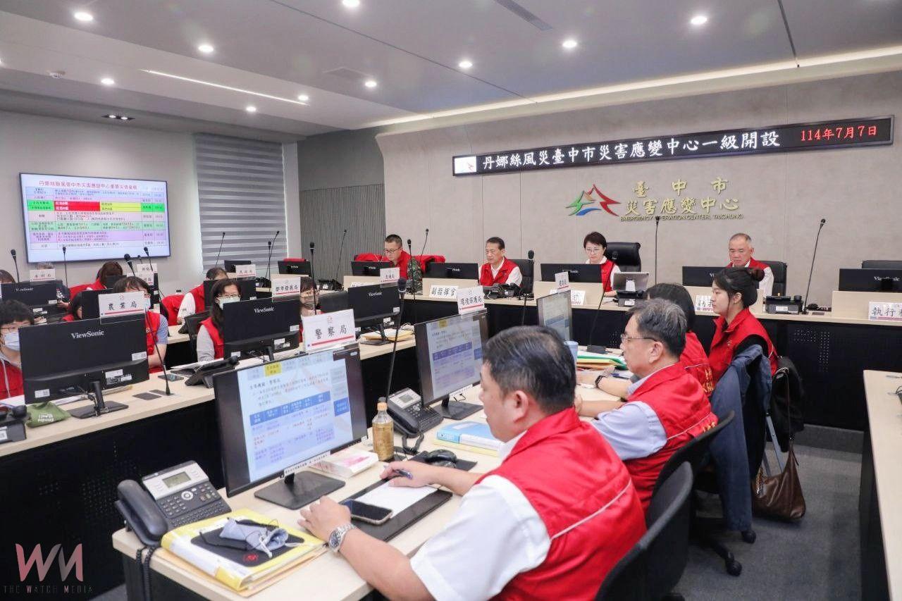 丹娜絲颱風轉弱　盧秀燕坐鎮應變中心 指示全力協助家戶善後 - https://www.watchmedia01.com