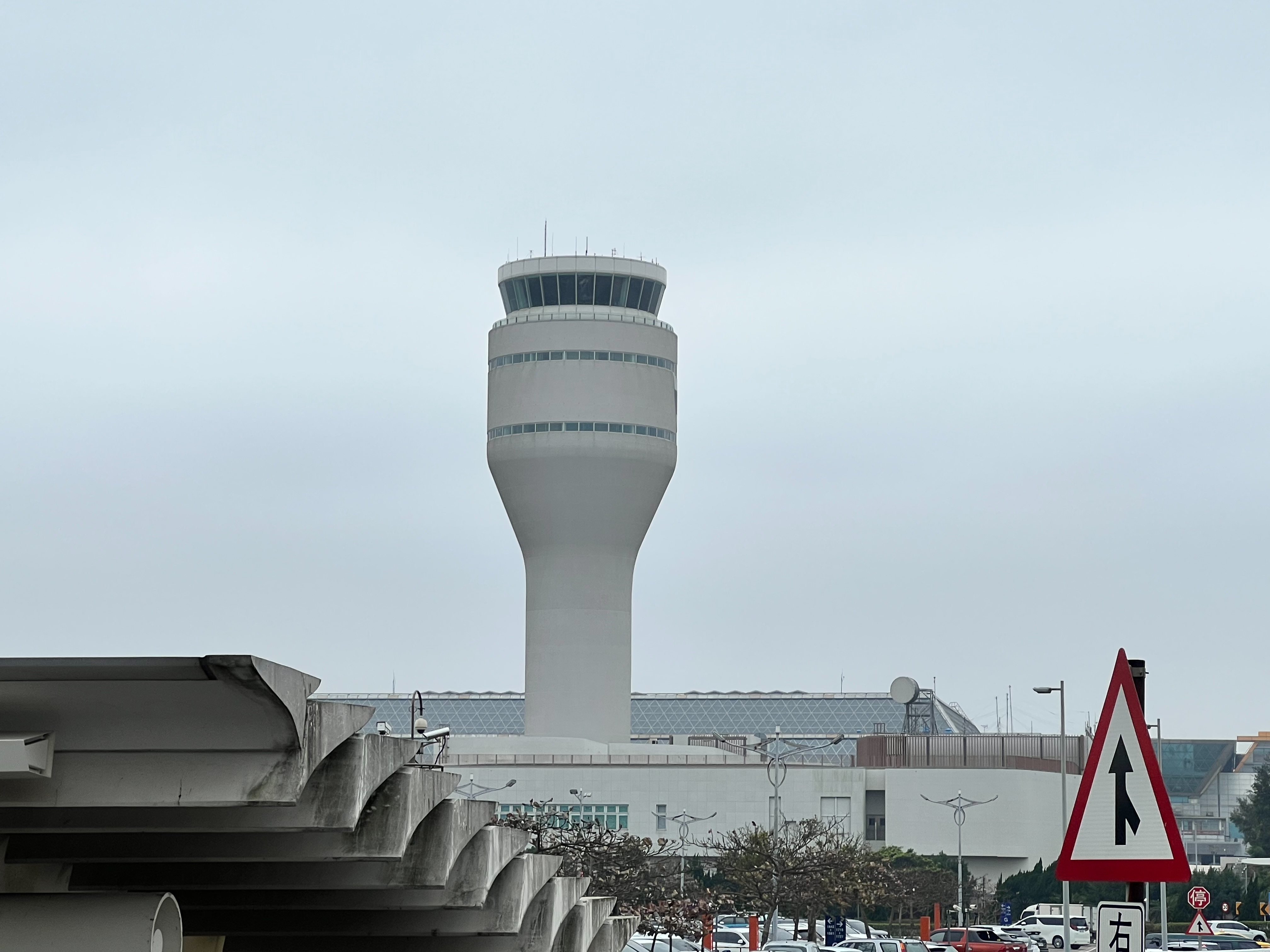 丹娜絲颱風遠離桃園機場全力疏運 請旅客確認航班與交通資訊 - https://www.watchmedia01.com
