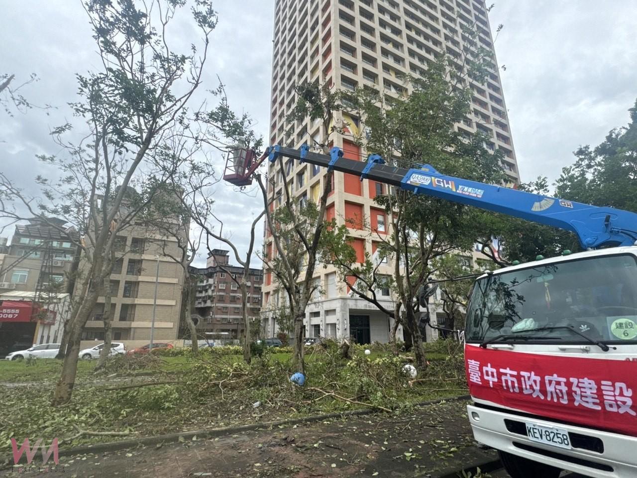 黃敏惠現身救災前線致謝　盧秀燕承諾「救援絕不缺席」力挺嘉義 - https://www.watchmedia01.com