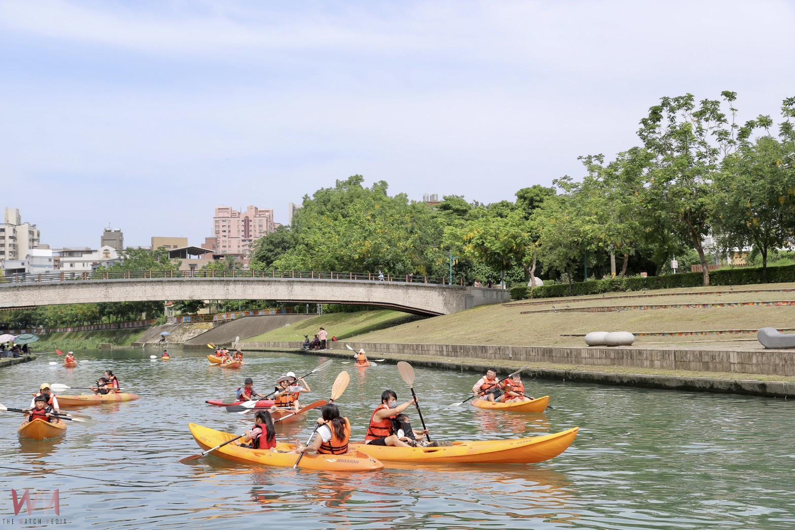 炎炎夏日划船趣　台中市大里康橋公園獨木舟體驗涼快登場 - https://www.watchmedia01.com