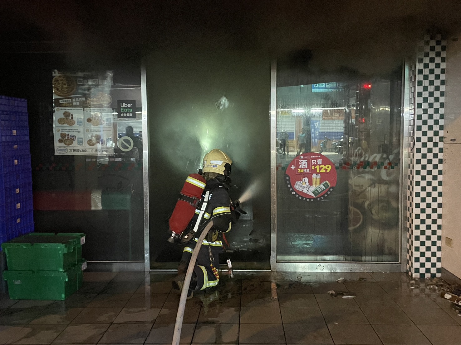 彰化鬧區火警驚魂 披薩店竄火煙瀰漫 住戶倉皇逃生 - https://www.watchmedia01.com