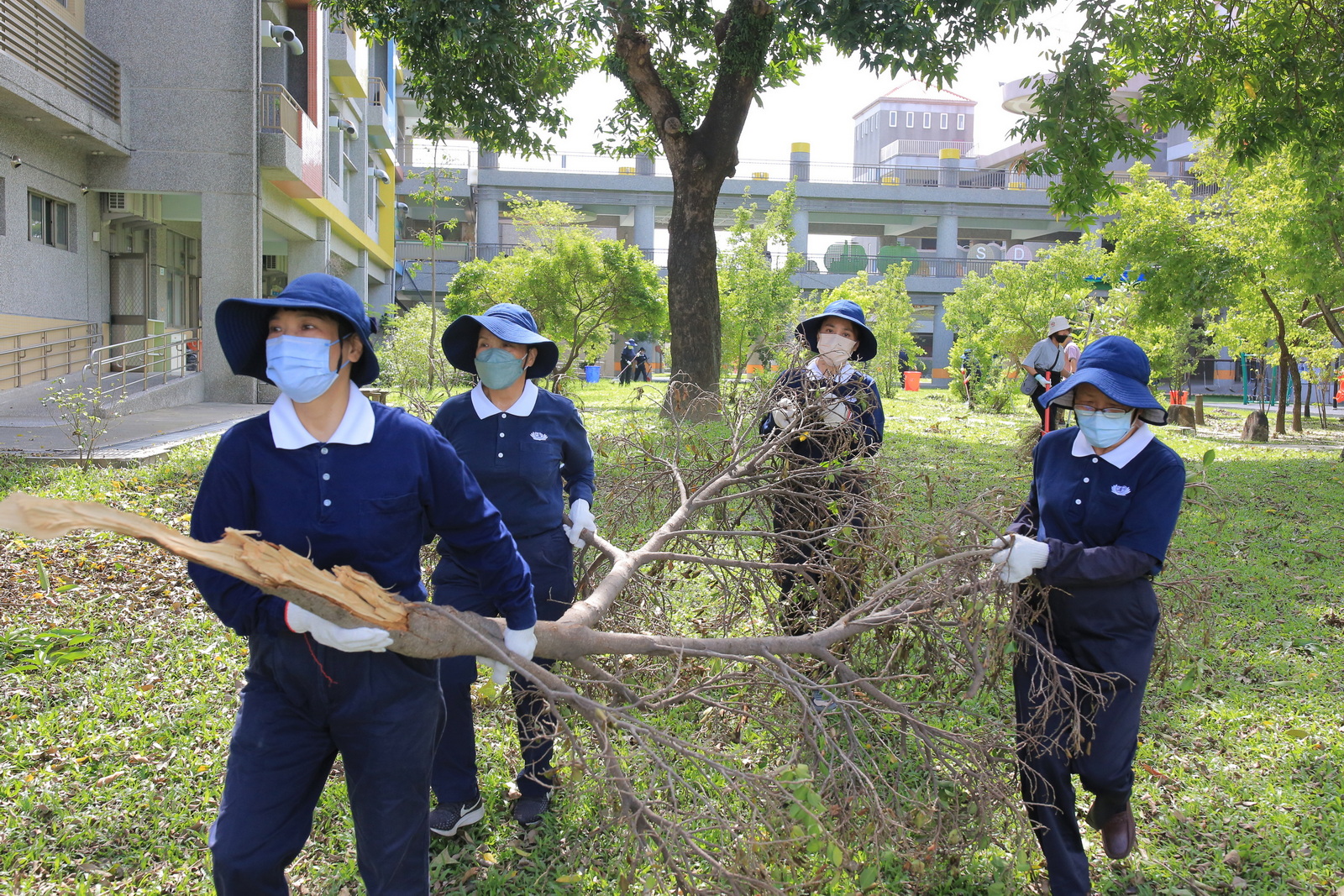（有影片）／彰化慈濟志工馳援嘉義災區　協助校園清掃恢復上課環境 - https://www.watchmedia01.com