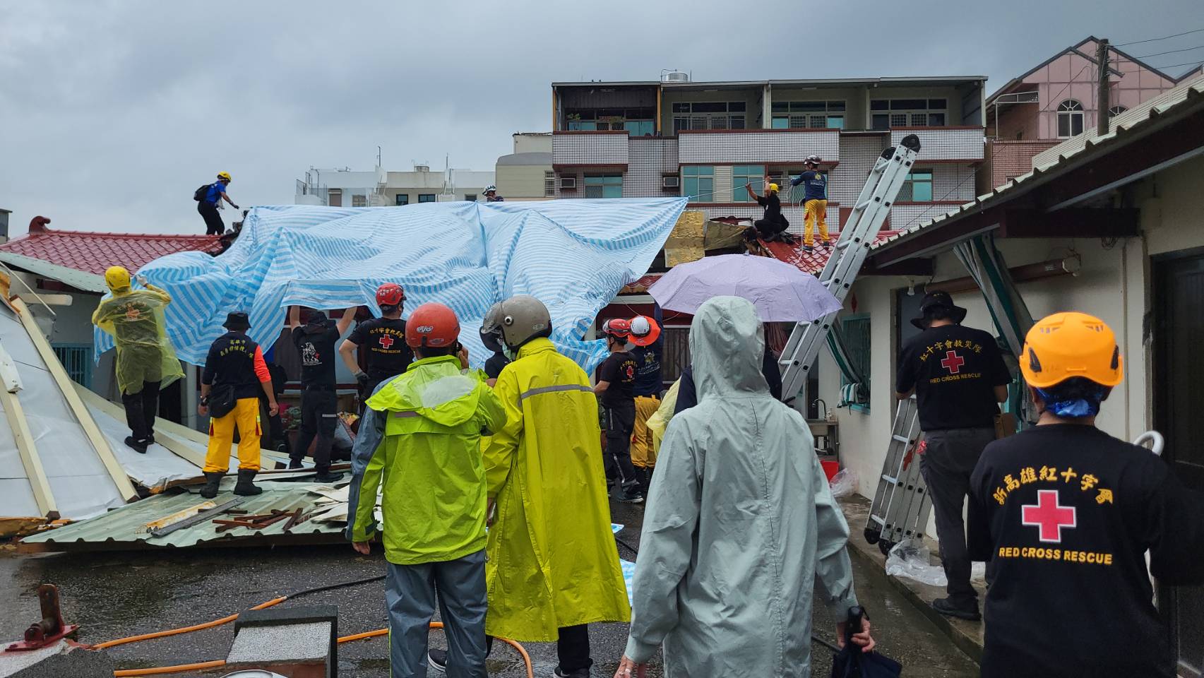 多圖／時間賽跑、風雨中行動　高雄搜救隊跨縣出擊救災 - https://www.watchmedia01.com
