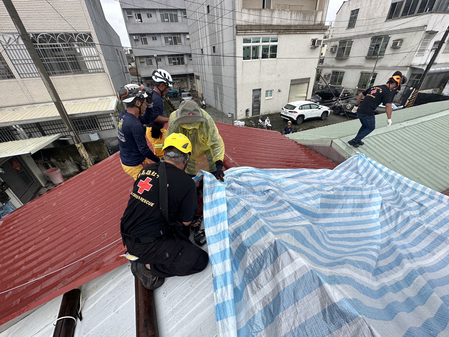 多圖／時間賽跑、風雨中行動　高雄搜救隊跨縣出擊救災 - https://www.watchmedia01.com