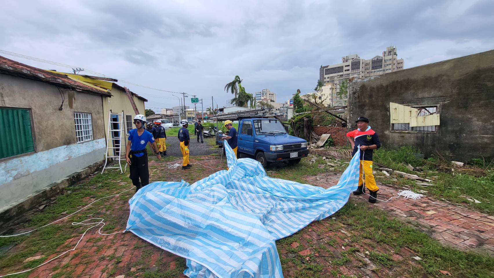 多圖／時間賽跑、風雨中行動　高雄搜救隊跨縣出擊救災 - https://www.watchmedia01.com
