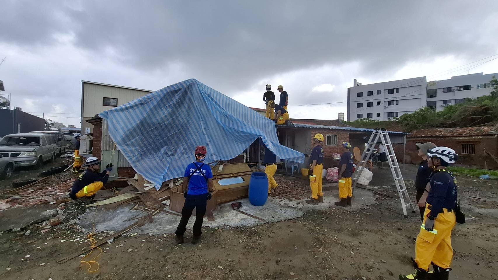多圖／時間賽跑、風雨中行動　高雄搜救隊跨縣出擊救災 - https://www.watchmedia01.com