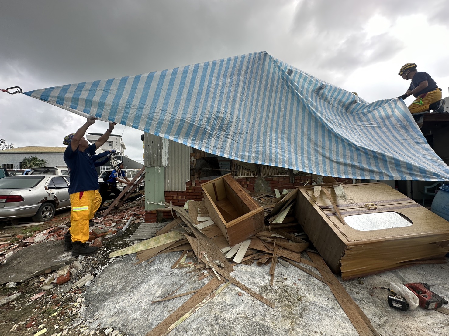 多圖／時間賽跑、風雨中行動　高雄搜救隊跨縣出擊救災 - https://www.watchmedia01.com