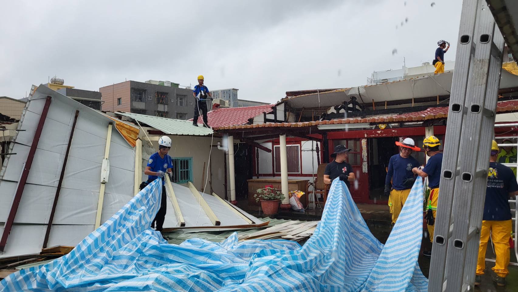 多圖／時間賽跑、風雨中行動　高雄搜救隊跨縣出擊救災 - https://www.watchmedia01.com