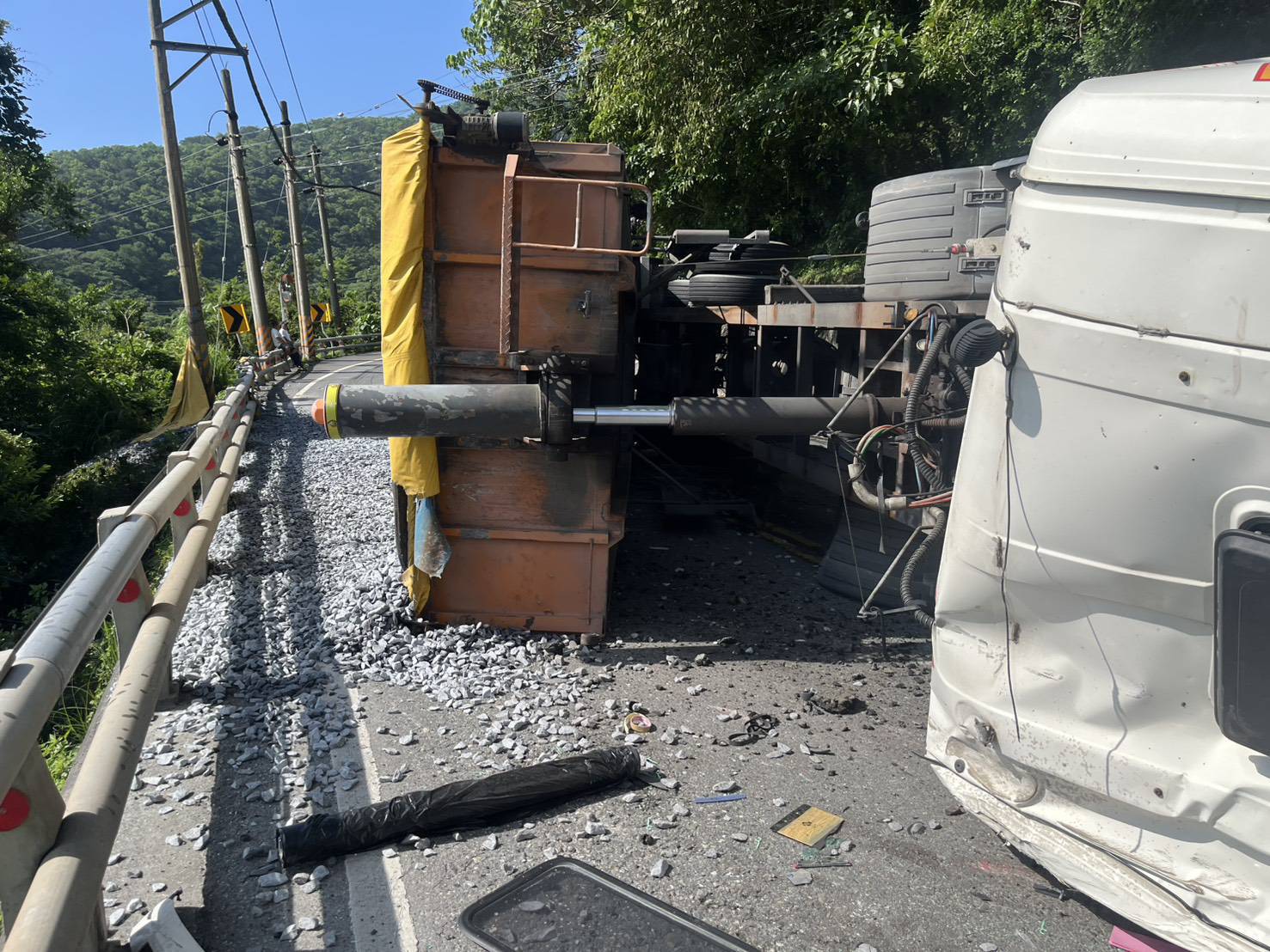 （有影片）蘇花公路砂石車翻覆 驚險畫面曝 - https://www.watchmedia01.com